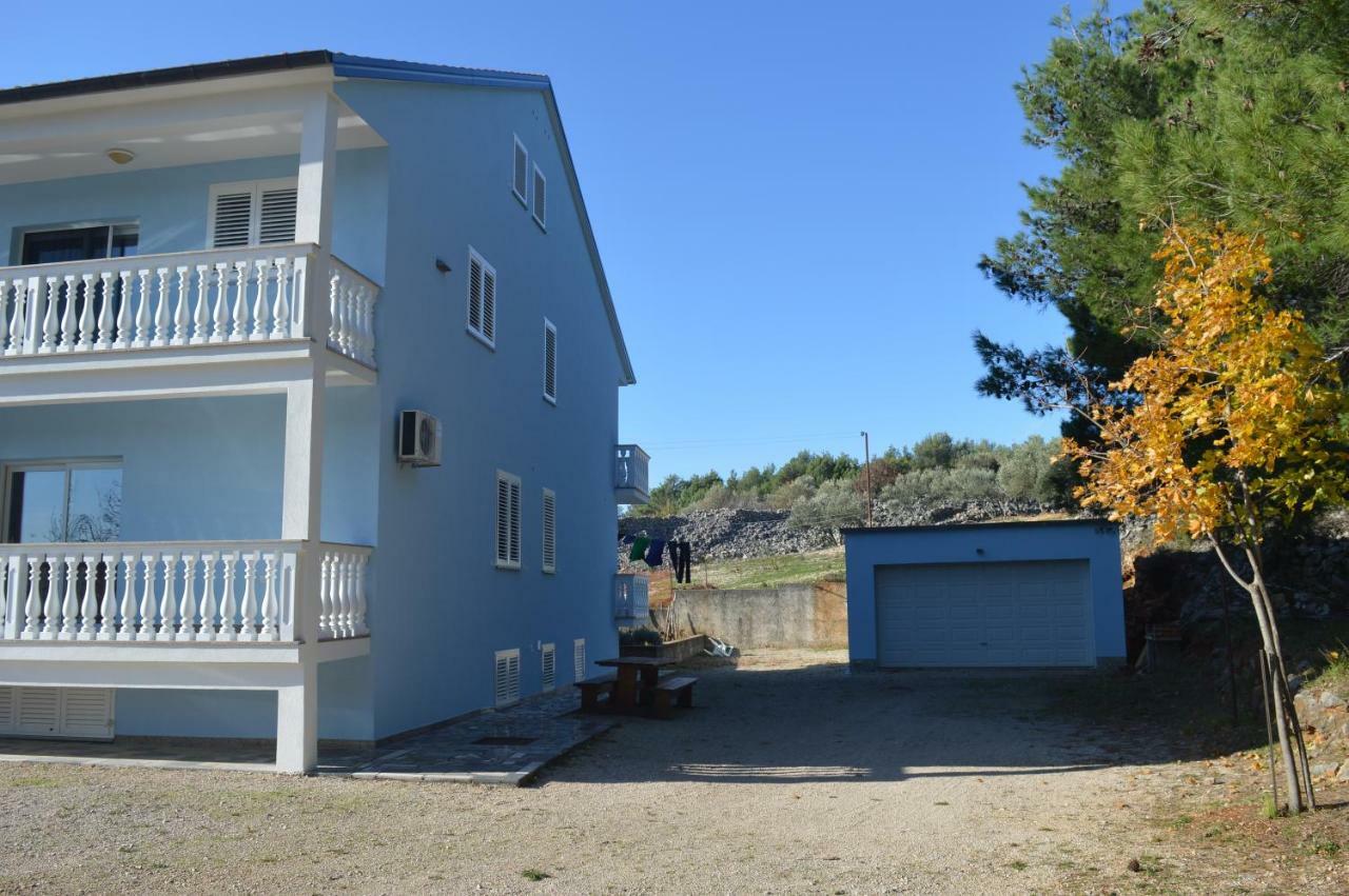 Apartments Charlie Krk Town Eksteriør billede